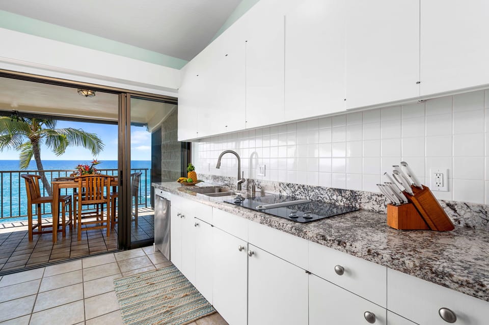Condo, Multiple Beds, Lanai, Ocean View (Hale Pohaku 5) | Private kitchen