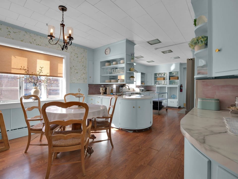 Shared kitchen of Old Library Inn