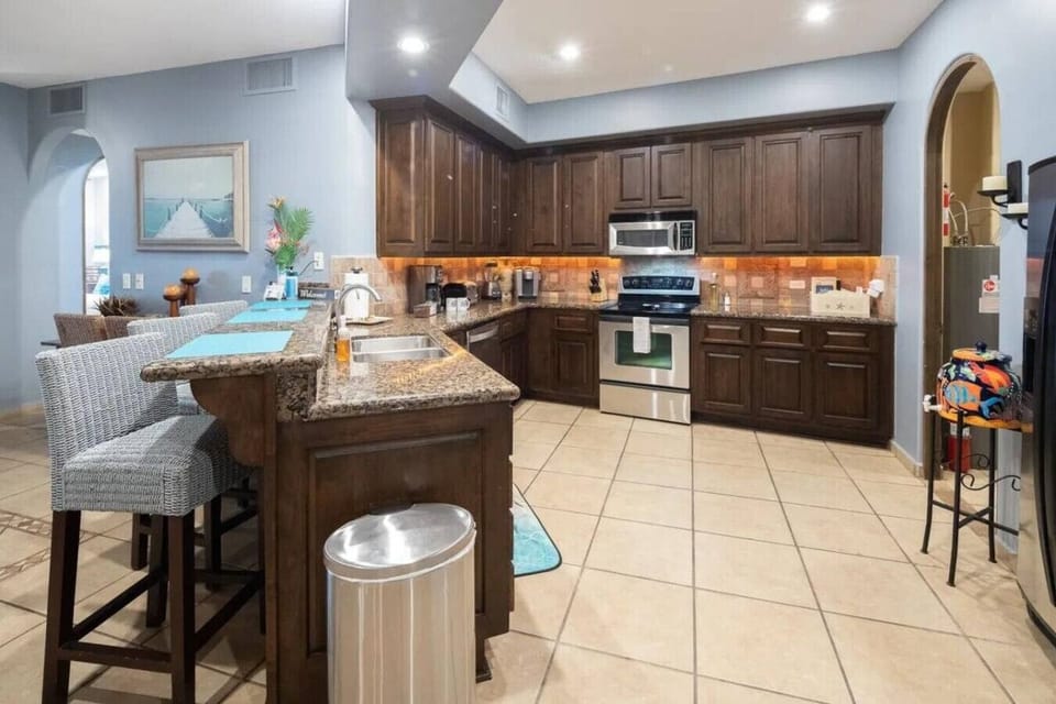 Fully equipped kitchen