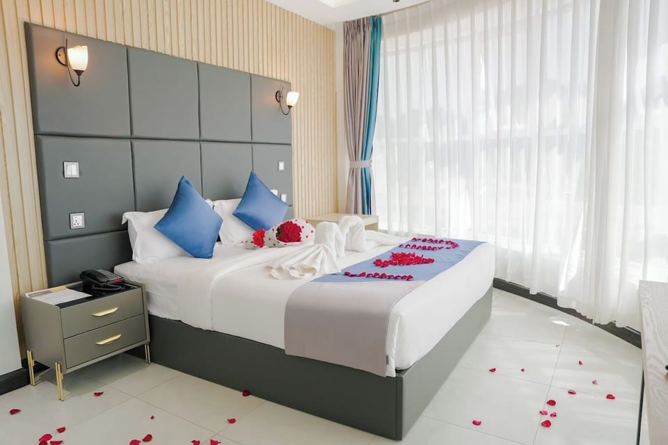 Superior Double Room, City View | Soundproofing, free WiFi, bed sheets