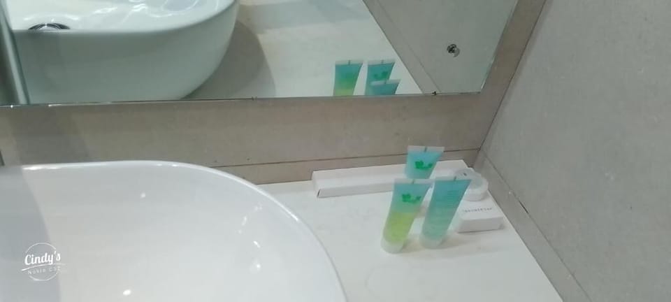 Superior Double Room, City View | Bathroom | Shower, bathrobes, slippers, towels