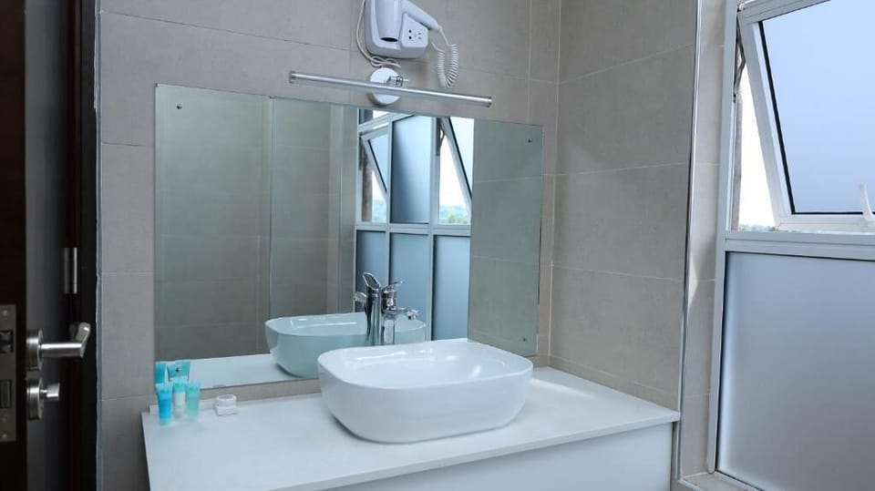 Superior Single Room, City View | Soundproofing, free WiFi, bed sheets