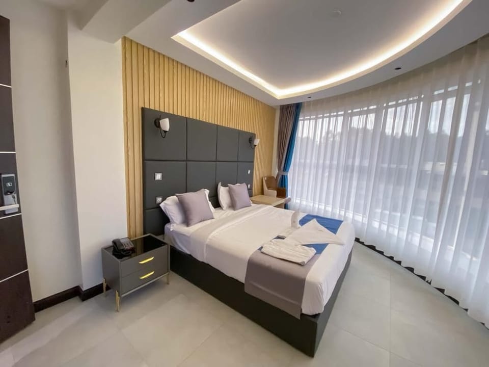 Superior Double Room, City View | Soundproofing, free WiFi, bed sheets
