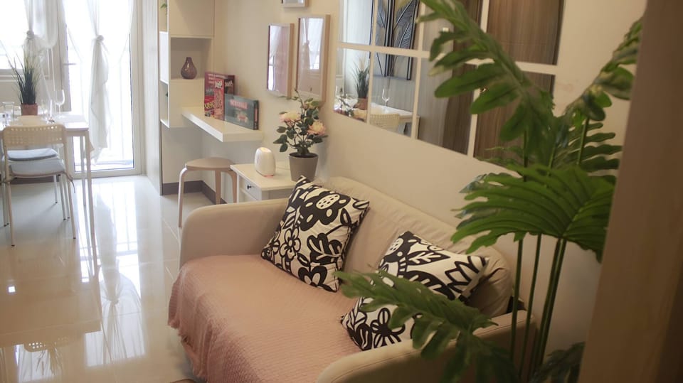 Apartment, 1 Bedroom, Balcony, City View | Living room