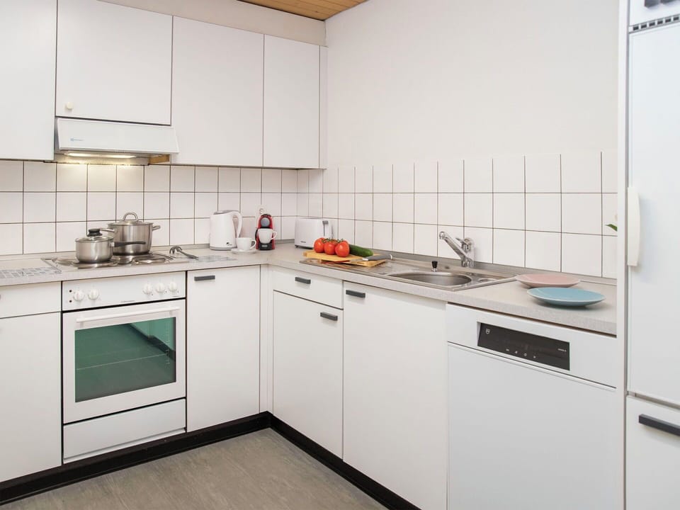 Kitchen, Kitchen Appliance, Major Appliance, Interior Design, Countertop, Kitchen Sink, Sink, Flooring, Cabinetry, Tap