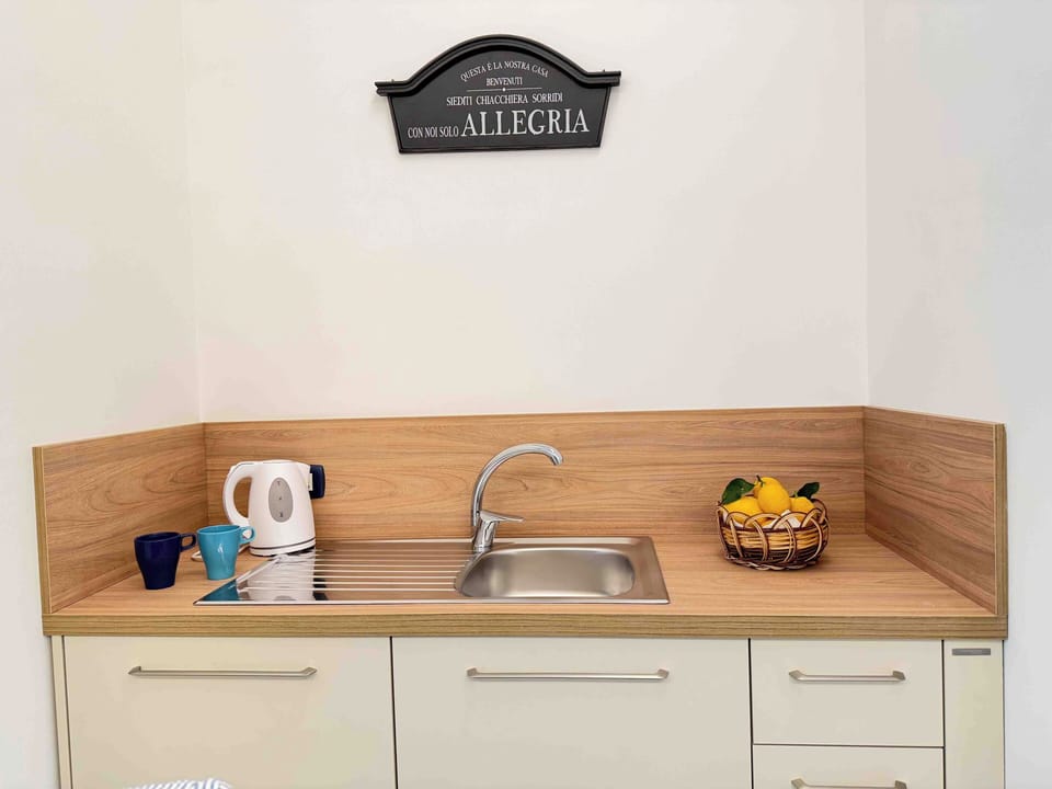 Junior Suite | Private kitchenette | Mini-fridge, electric kettle