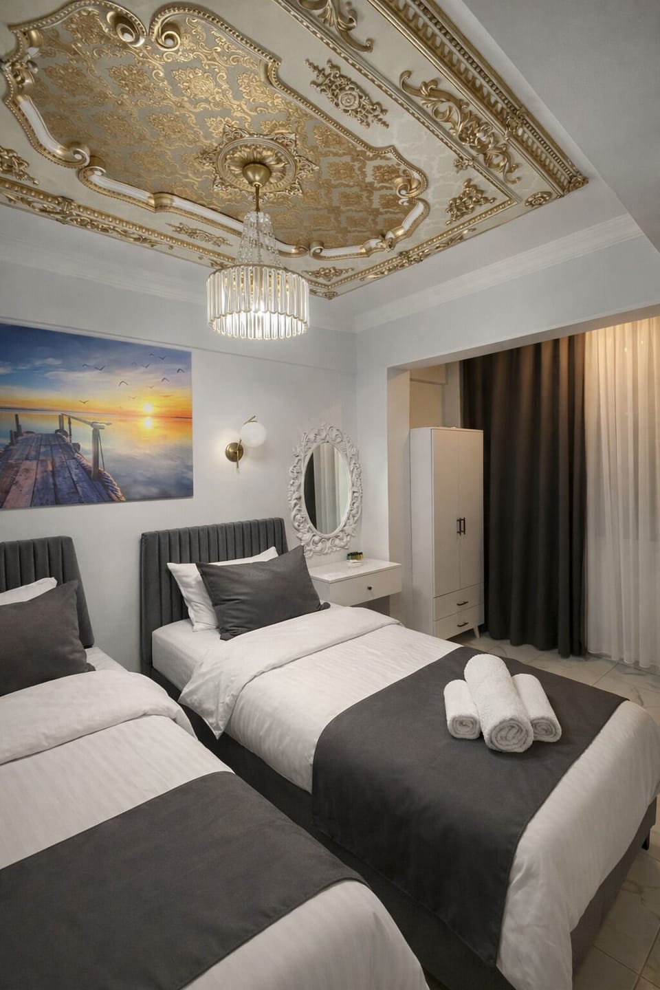 Deluxe Twin Room | In-room safe, desk, blackout drapes, soundproofing
