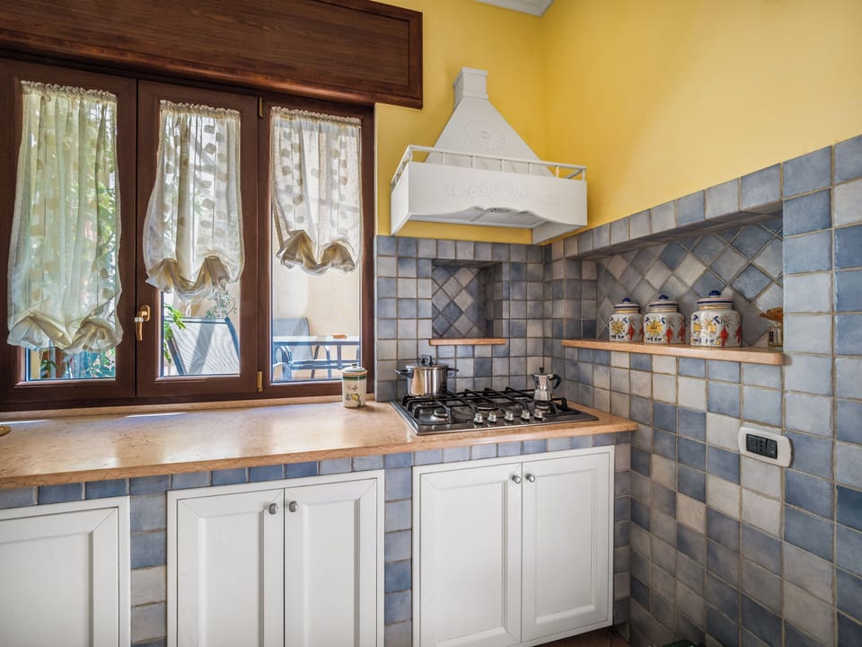 Family Apartment | Private kitchen | Fridge, microwave, oven, stovetop