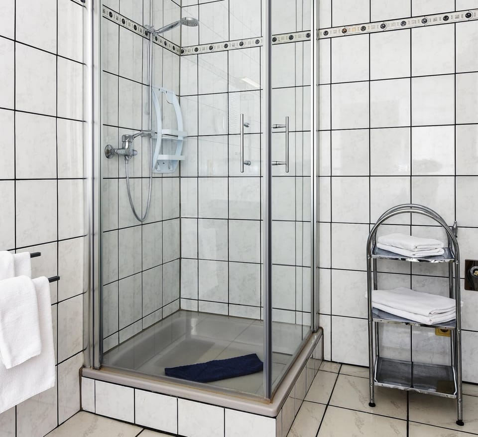 Geraumige Ferienwohnung mit Terrasse in Bensersiel Apartment in Esens