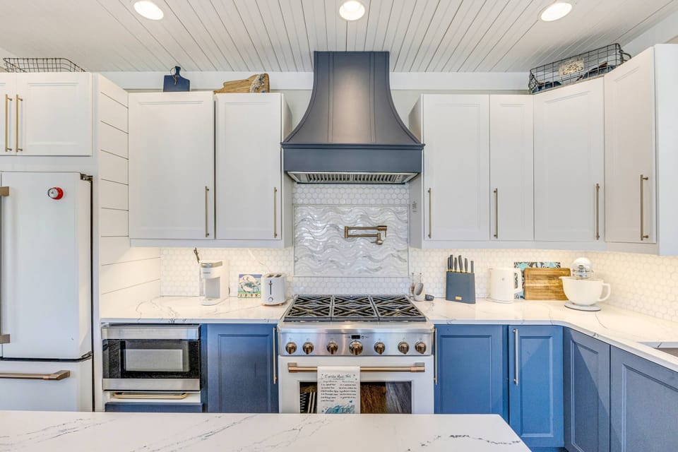Bright and open kitchen space ready to cook all your meals