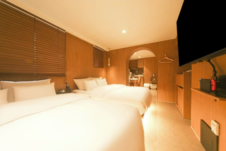 Twin Room, 2 Double Beds, Non Smoking, Kitchen | Premium bedding, memory foam beds, desk, laptop workspace