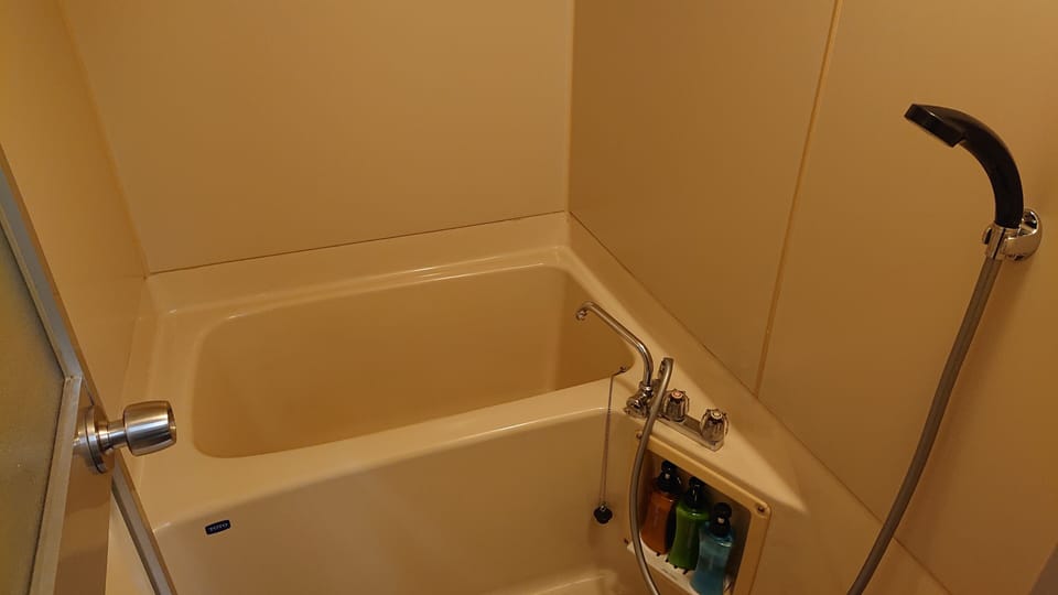 Japanese Style Room (Genroku-kan) | Bathroom | Combined shower/tub, hydromassage showerhead, free toiletries