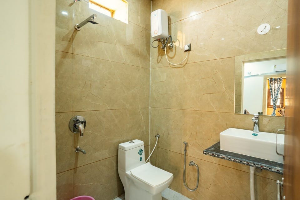 Shower, free toiletries, towels, soap