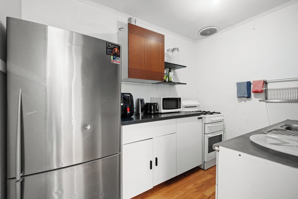 Microwave, oven, stovetop, cookware/dishes/utensils