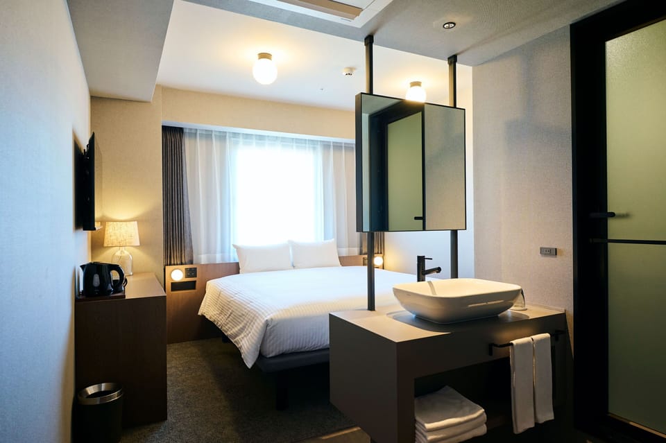 Superior Room, 1 King Bed, Non Smoking | Desk, free WiFi