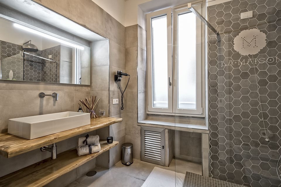 Deluxe Double Room, Jetted Tub | Bathroom shower