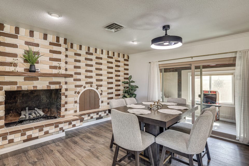 Dining Area | Dishware/Flatware Provided