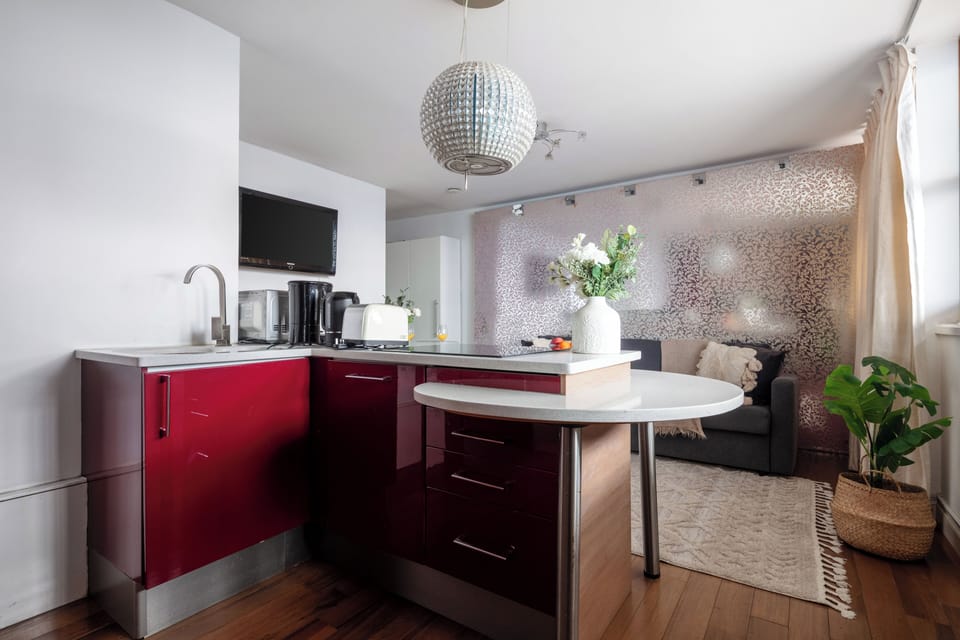 City Apartment, 1 Double Bed with Sofa bed, Non Smoking | Private kitchen | Espresso maker, coffee/tea maker, electric kettle, highchair