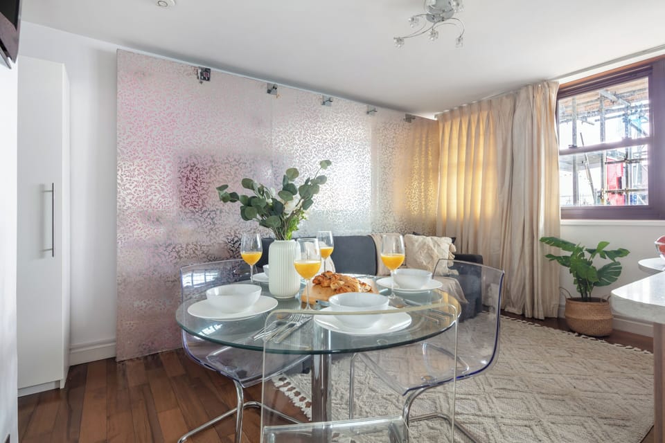 City Apartment, 1 Double Bed with Sofa bed, Non Smoking | In-room dining