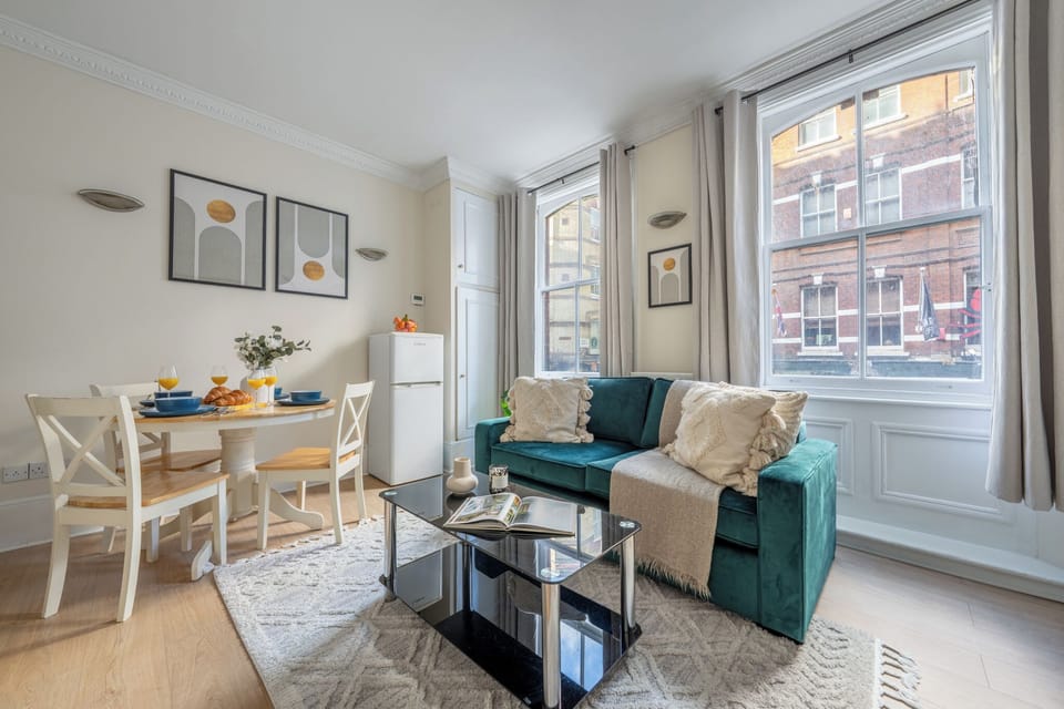 City Apartment, 1 Double Bed with Sofa bed, Non Smoking | Living area | 40-inch Smart TV with satellite channels