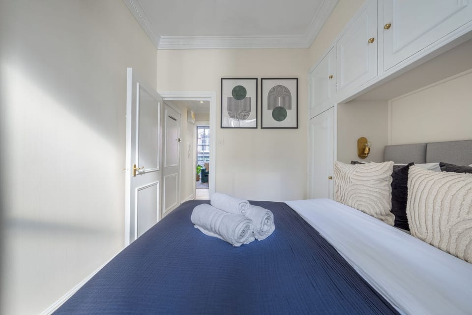 City Apartment, 1 Double Bed with Sofa bed, Non Smoking | Iron/ironing board, cribs/infant beds, travel crib, free WiFi
