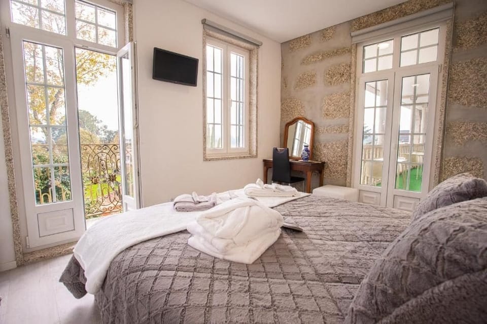 Deluxe Suite, Balcony, Garden View | Free WiFi