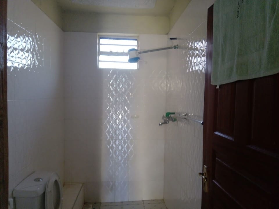 Standard Double Room | Bathroom | Shower, bathrobes, slippers, towels