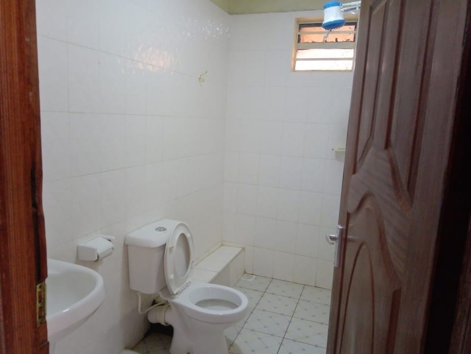 Standard Double Room | Bathroom | Shower, bathrobes, slippers, towels