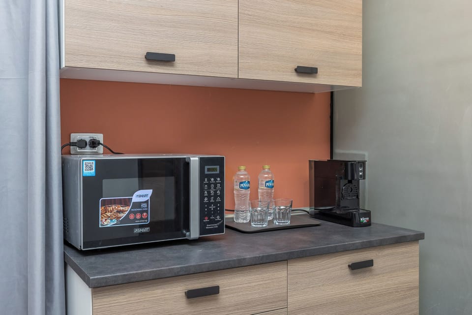 Basic Studio, Garden View | Private kitchen | Espresso maker, coffee/tea maker, electric kettle