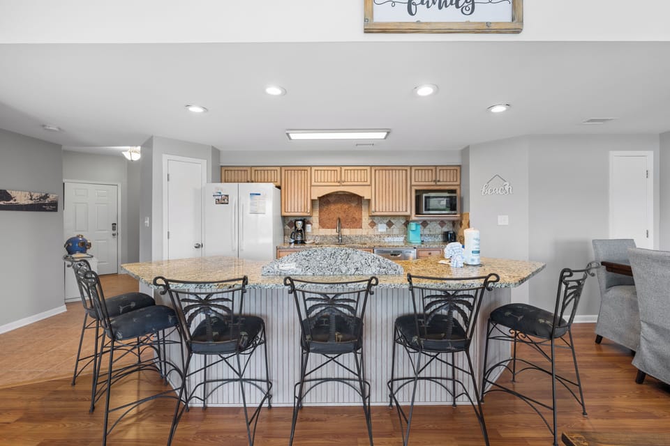 Signature Duplex, 4 Bedrooms, Kitchen, Bay View | Private kitchen | Fridge, microwave, oven, stovetop