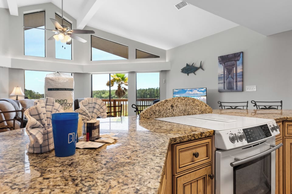 Signature Duplex, 4 Bedrooms, Kitchen, Bay View | Private kitchen | Fridge, microwave, oven, stovetop