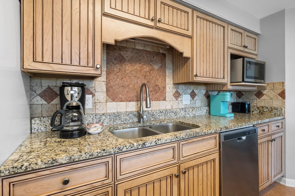 Signature Duplex, 4 Bedrooms, Kitchen, Bay View | Private kitchen | Fridge, microwave, oven, stovetop