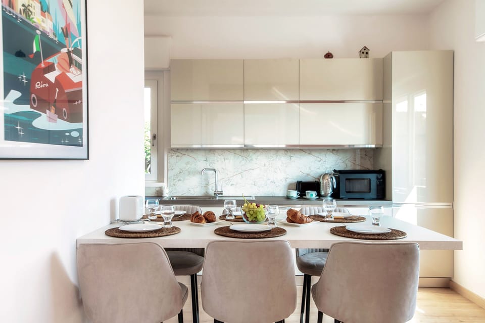 Villa, Lake View | Private kitchen | Full-size fridge, microwave, oven, stovetop
