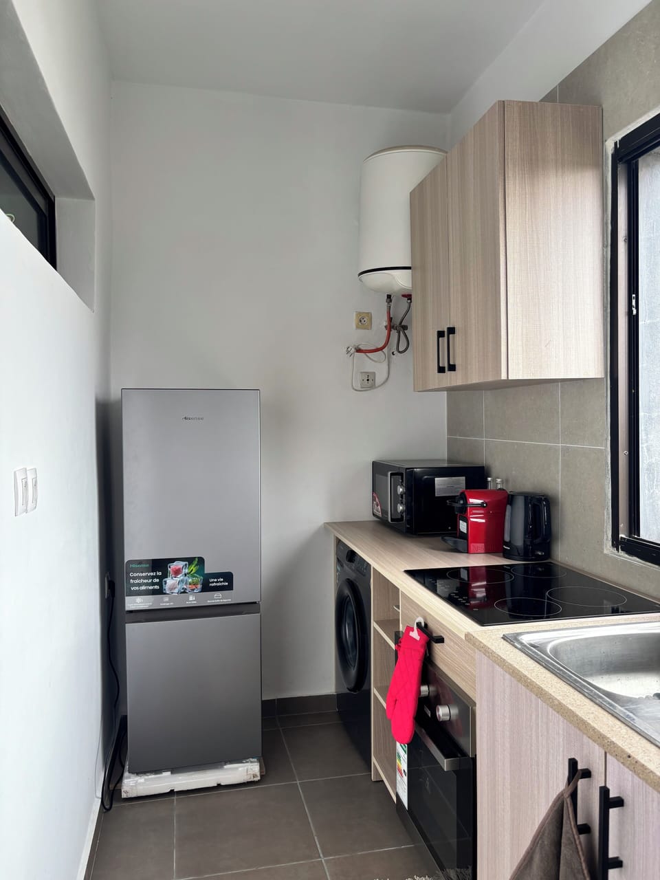 Comfort Apartment | Private kitchen | Fridge, microwave, oven, stovetop