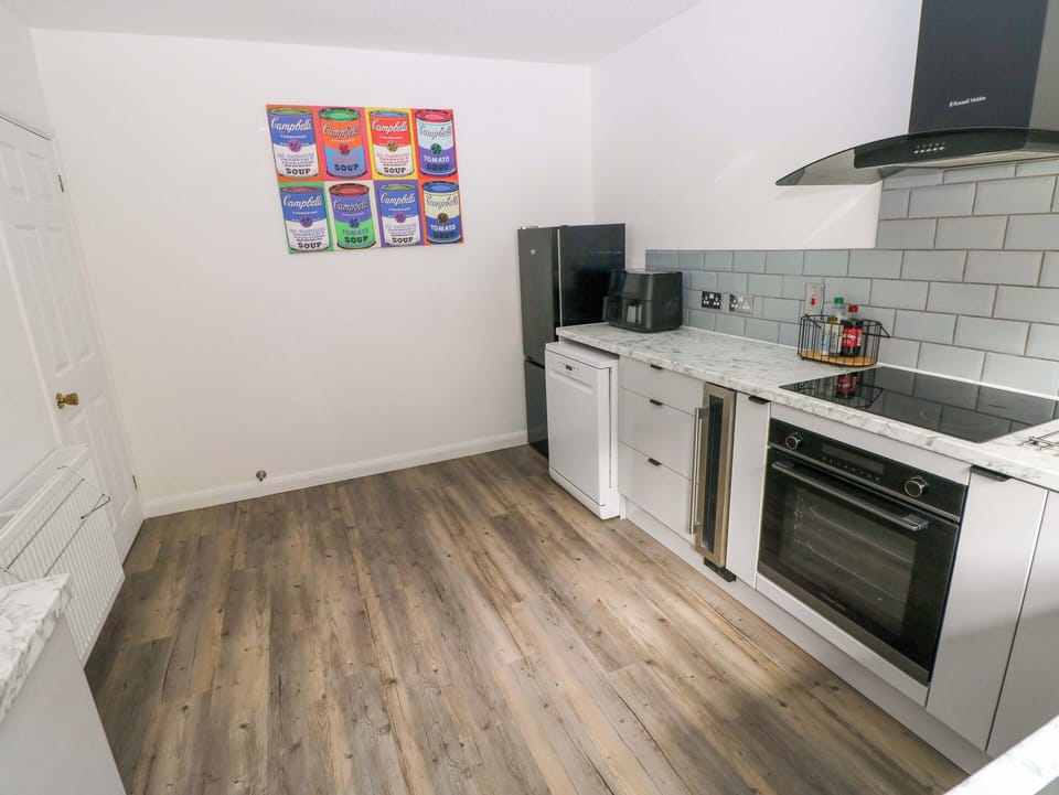 Dishwasher, cookware/dishes/utensils