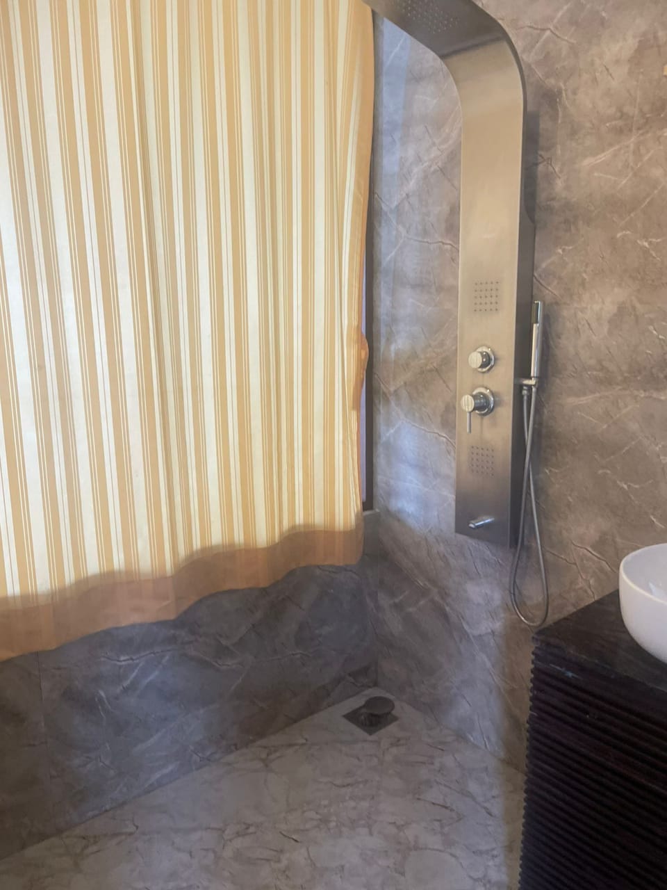 Deluxe Double or Twin Room, Beach View | Bathroom | Shower, hair dryer, towels, soap
