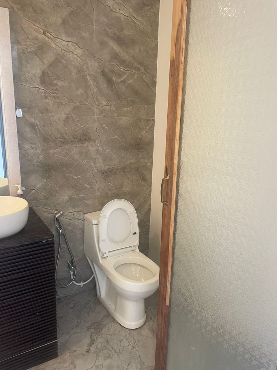 Deluxe Double or Twin Room, Beach View | Bathroom | Shower, hair dryer, towels, soap