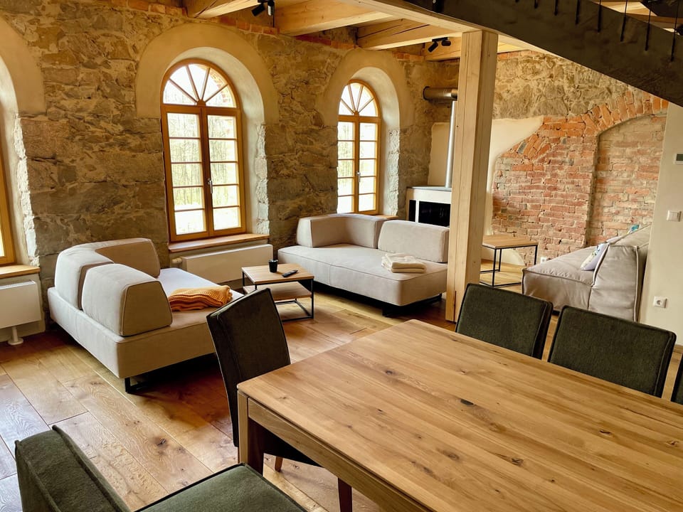 Deluxe Apartment, Garden View | Living area
