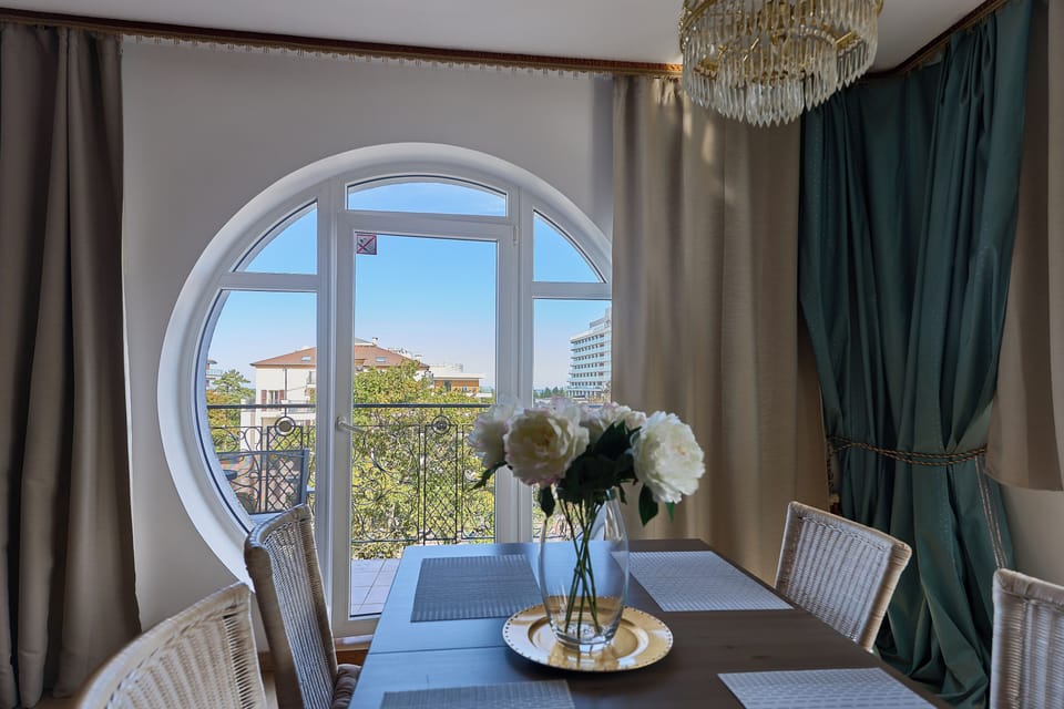 Comfort Apartment, Kitchenette, Mezzanine | Living area