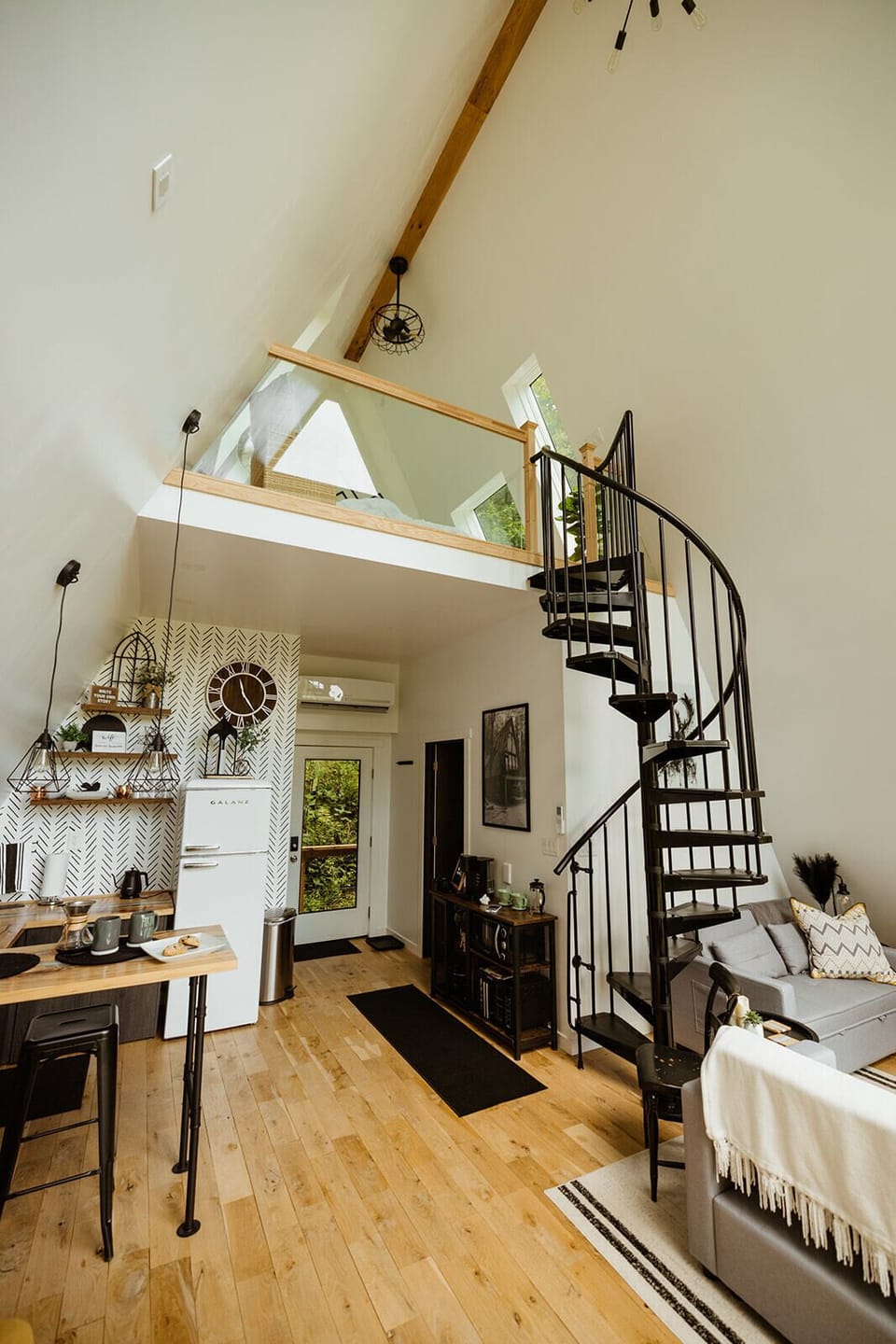 Living Room / Lounge