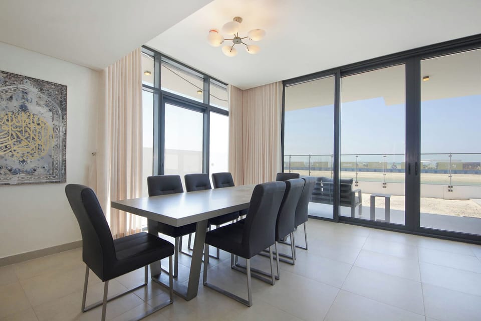 Villa, 4 Bedrooms, Beach View, Beachfront | Dining room
