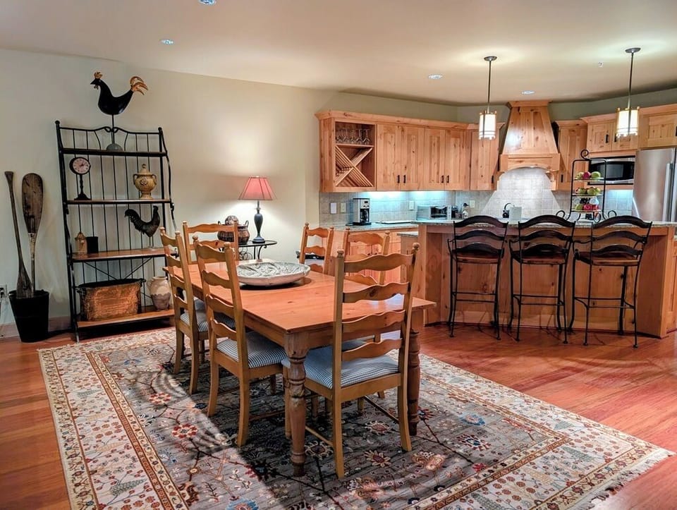 Large dining table with seating for 6 plus 3 stools at the breakfast bar