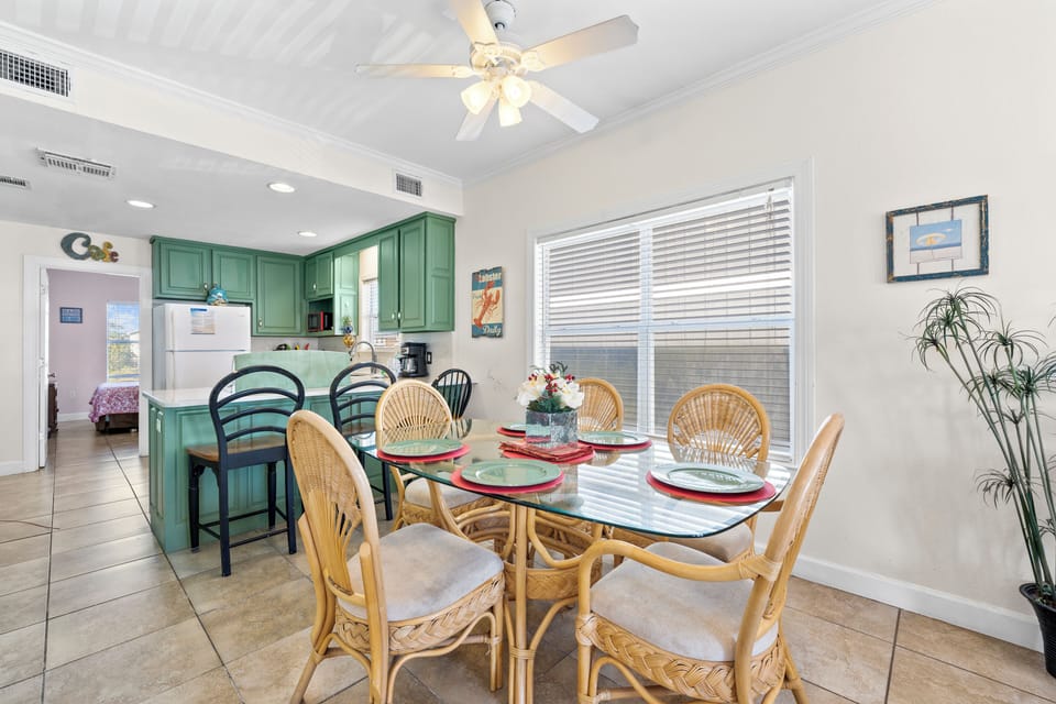 Signature House, 3 Bedrooms, Balcony, Beachside | In-room dining