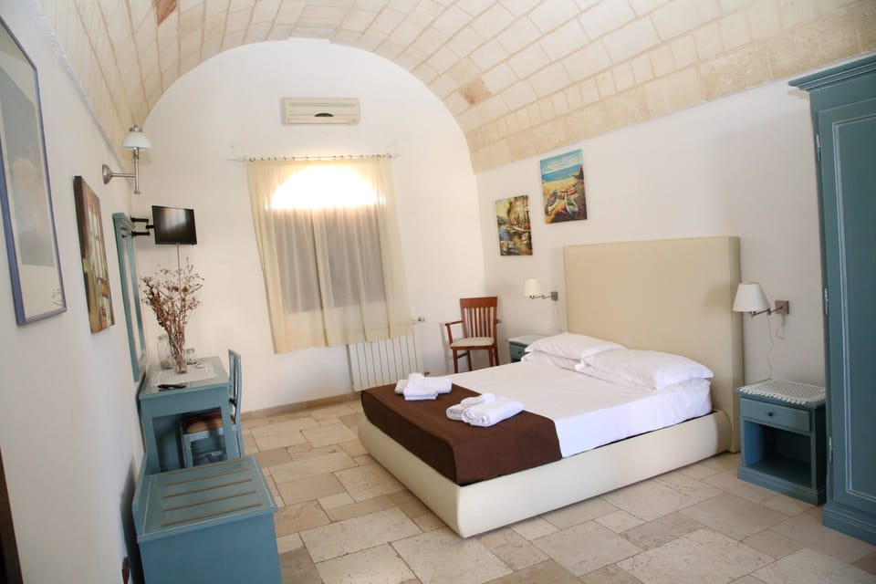Minibar, desk, cribs/infant beds, free WiFi