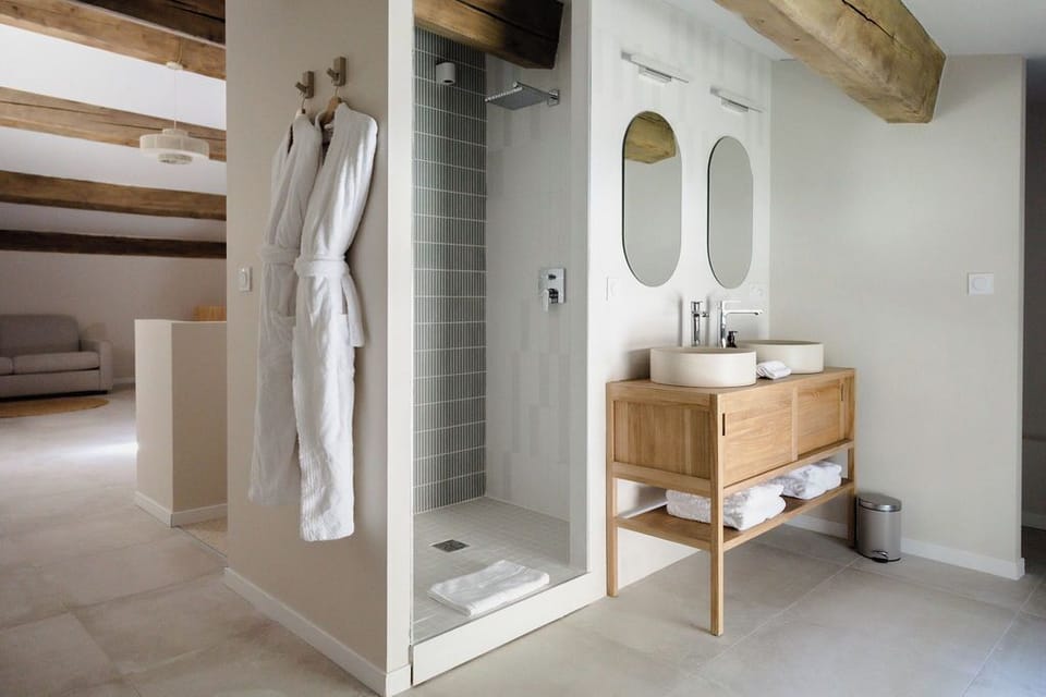Premium Double Room | Bathroom | Bathrobes