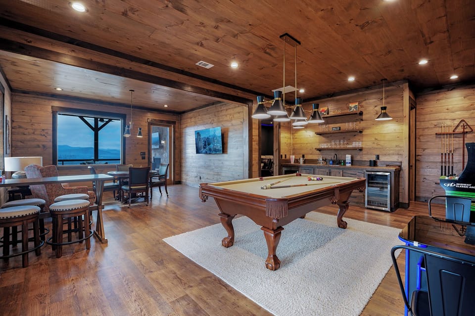 Bearly Made It - Lower Level Entertainment Room