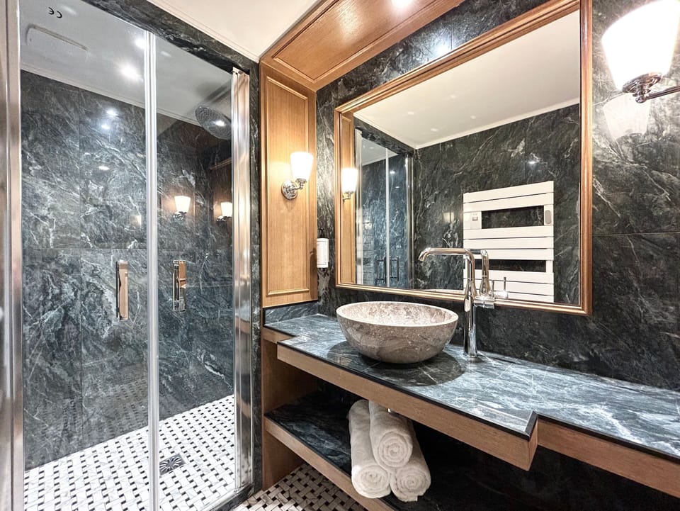Merveil Luxury Suite - Eiffel Bourgogne Apartment in Paris