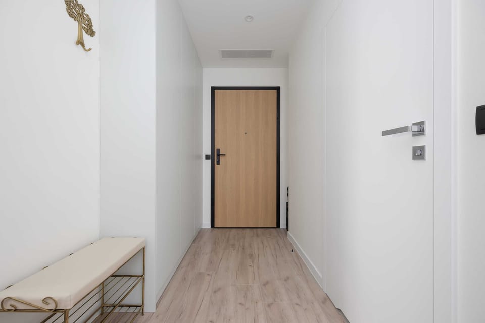Entrance hallway – Clean, modern, and welcoming.
