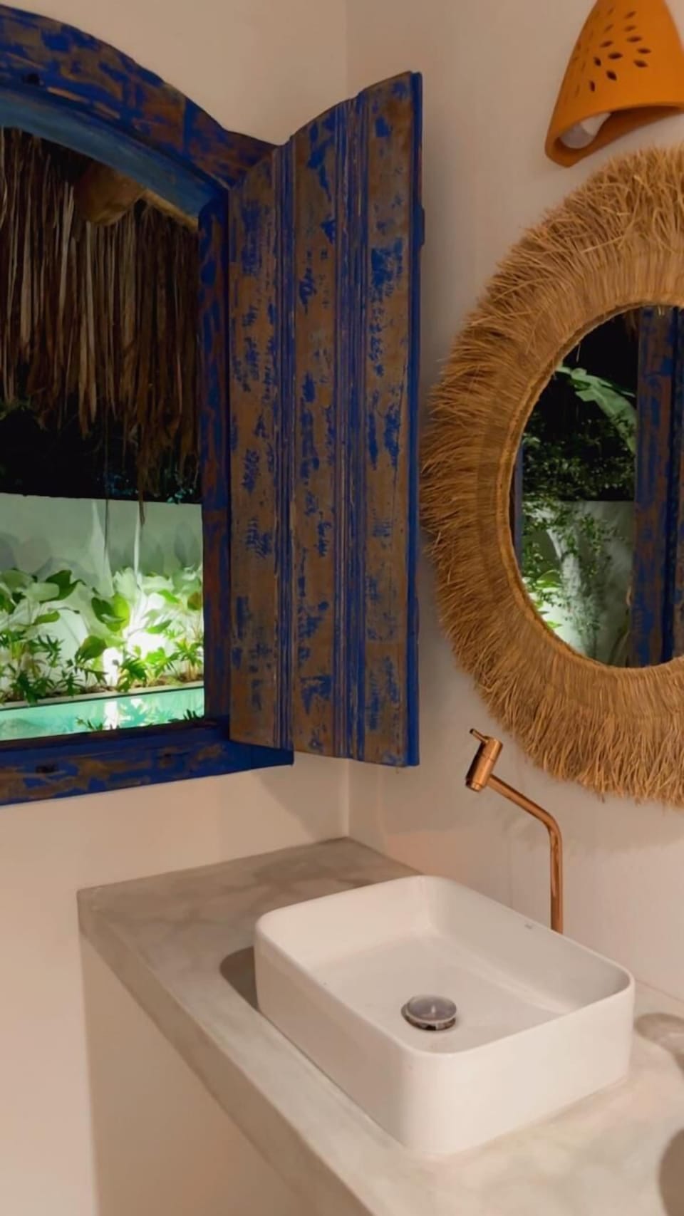 Deluxe Double Room, Jetted Tub | Bathroom | Shower, bidet, towels, soap