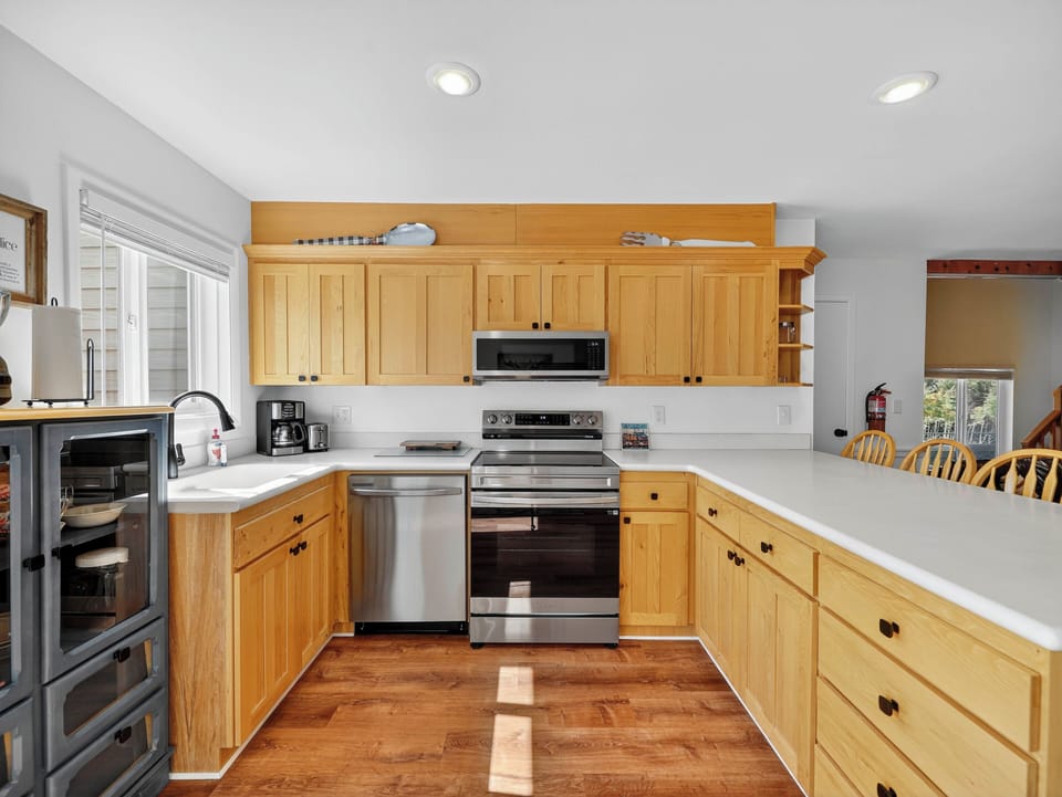 Fully equipped modern kitchen — everything you need to cook and enjoy meals on the mountain